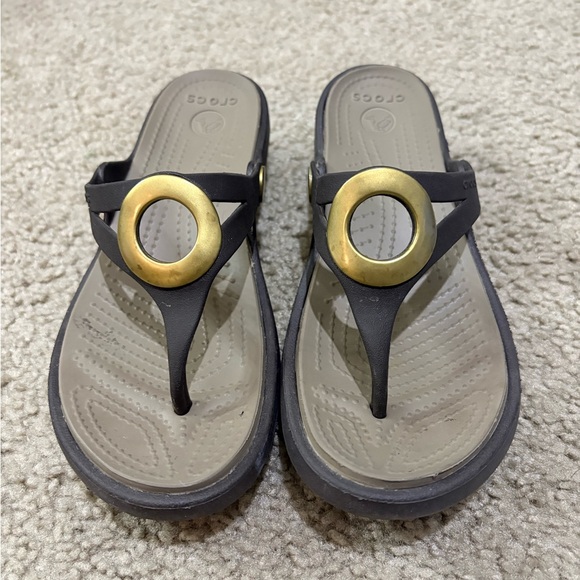 CROCS Shoes - Crocs Brown Sanrah Circle Flip Wedge Sandals With Gold Embellishment Size 6